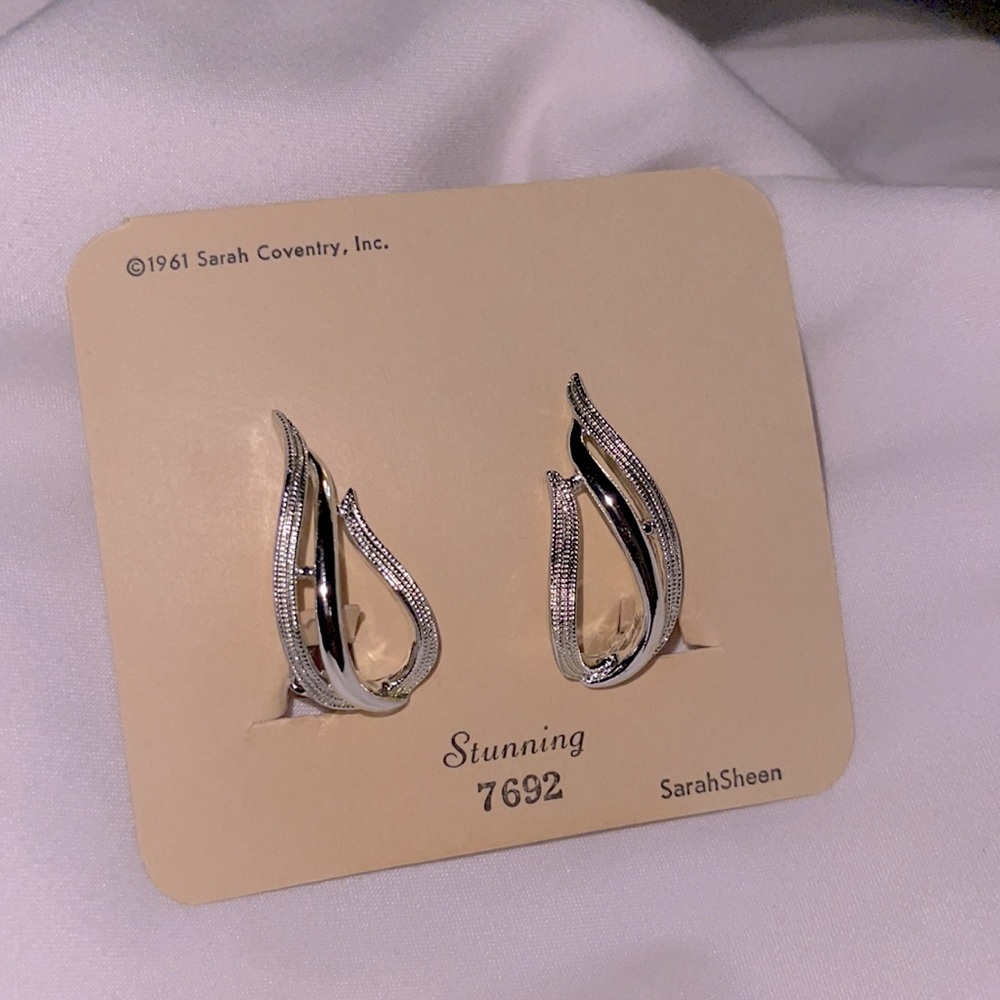 Like New Vintage Sarah Coventry Clip Earrings STUNNING 7692 clip earrings